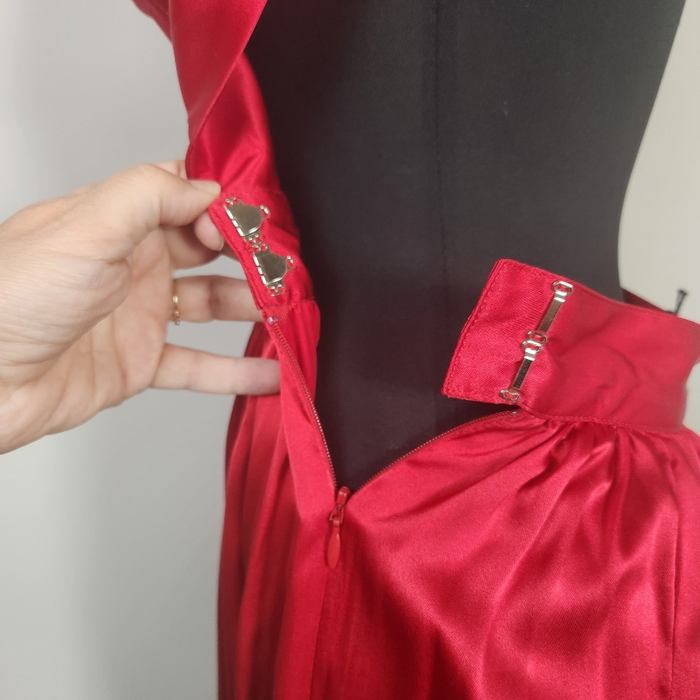 Elegant 100% Silk Red Maxi Dress - Picture 6 of 11